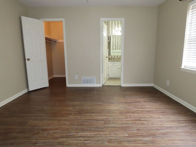 Building Photo - South Tyler! Beautiful 4 Bedroom, 3 Bath House