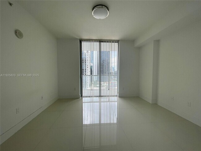 Building Photo - 1111 SW 1st Ave