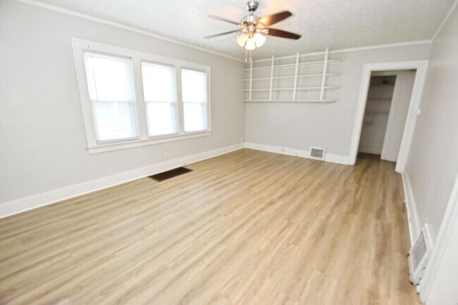 Building Photo - Sunnymeade home in South Bend IN, 3 bedroom 1 bath