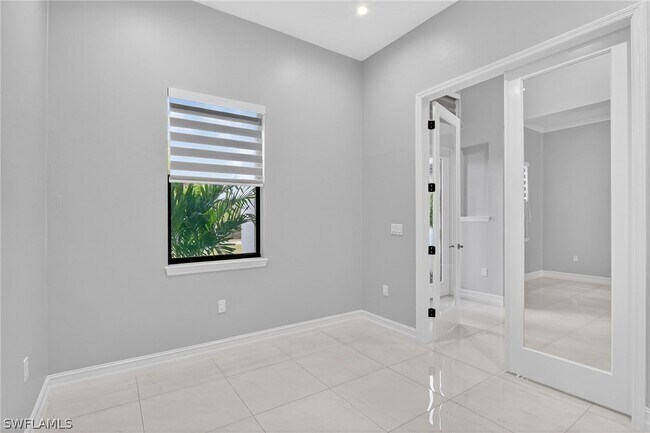 Building Photo - 2326 6th Ave SE