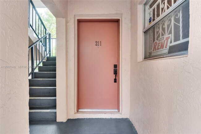 Building Photo - 13715 Kendale Lakes Cir