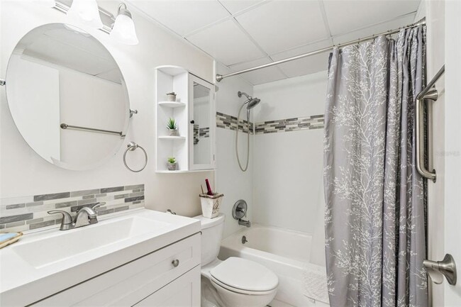 Building Photo - 2750 E Bay Dr