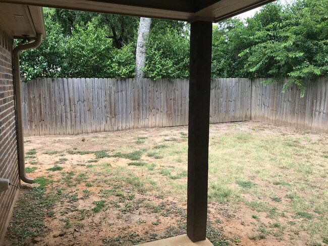 Building Photo - 516 S Baxter Ave