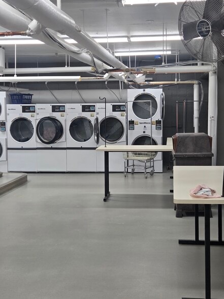 Building Photo - 3100 N Lake Shore Dr