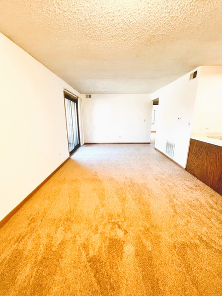 Building Photo - 884 N Prairie Ave