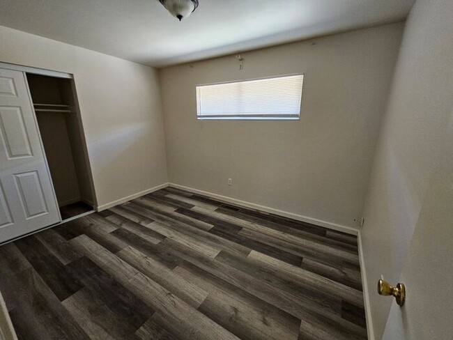 Building Photo - 2 Bedroom 1 bath 1 Car garage Duplex FOR R...