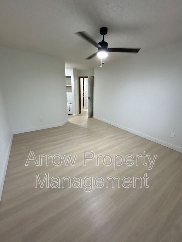 Building Photo - 205 E Arbor Ave