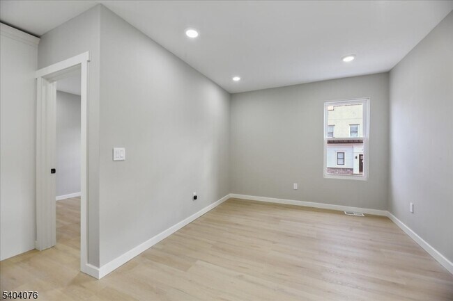 Building Photo - 143 Johnston Ave