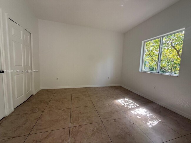 Building Photo - 13212 Old Biscayne Dr