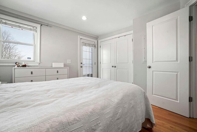 Building Photo - 208-210-210 W Seventh St