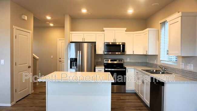 Building Photo - 4202 Pronghorn Pl