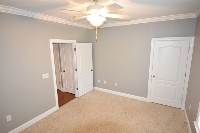 Building Photo - 3 Bedroom and 1.5 Bath Condo- Bradford Place at Buckhead