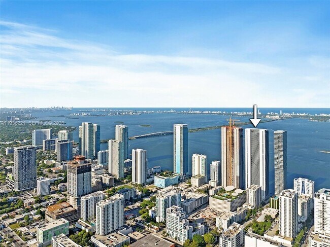 Building Photo - 700 NE 24th St