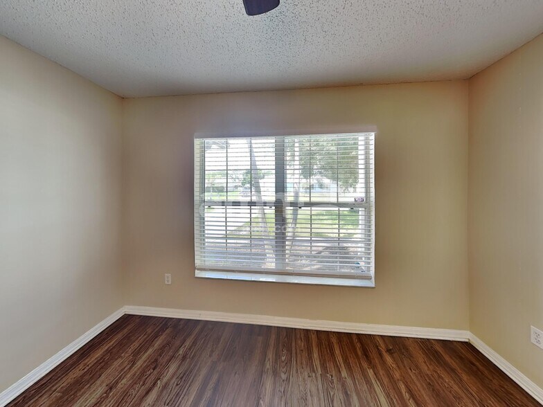 Building Photo - 1147 SE Preston Ln