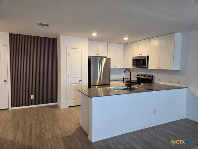 Building Photo - 200 Pacific Waters