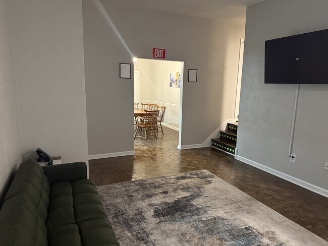 Building Photo - 825 Olive Dr