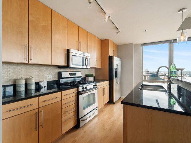 Building Photo - 929 Portland Ave