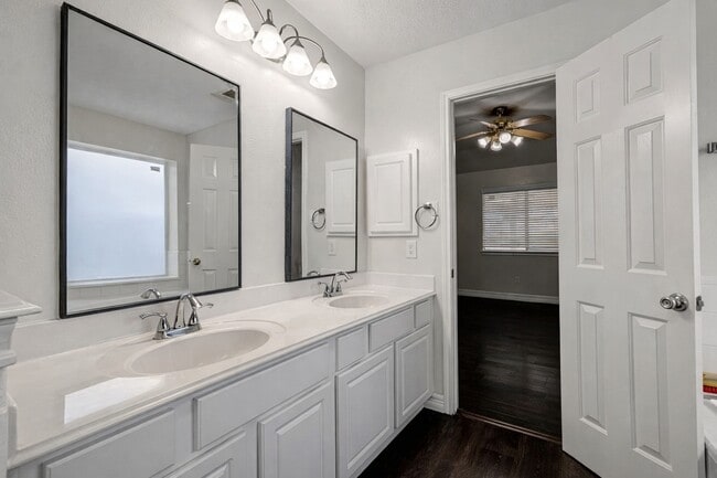 Building Photo - 10130 Williams Field Dr