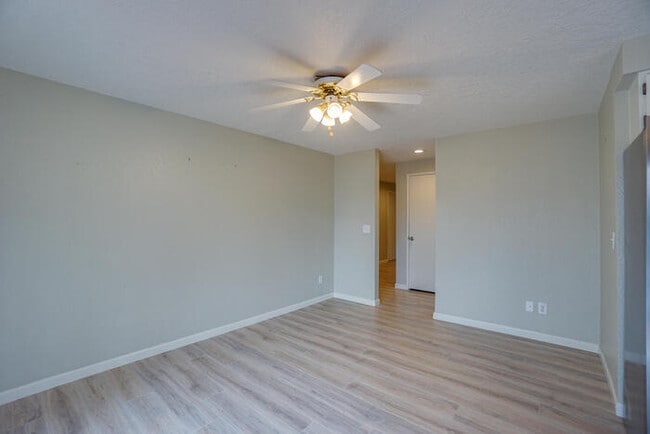 Building Photo - BEAUTIFUL THREE BEDROOM RANCH IN WEST LONGVIEW