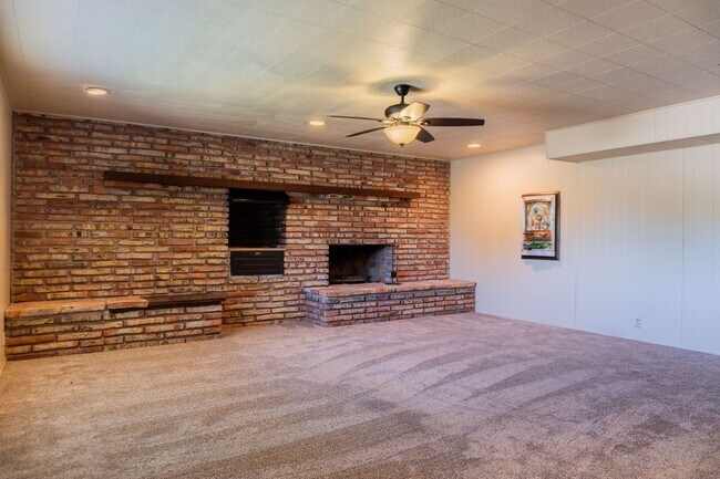 Building Photo - Spacious 3-Bedroom, 4-Bath Vintage Home wi...