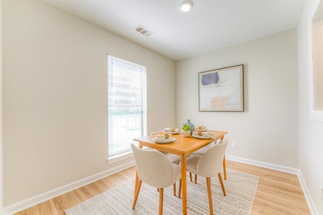 Building Photo - 548 N 6th St