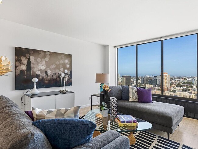 Building Photo - 565 Bellevue Ave