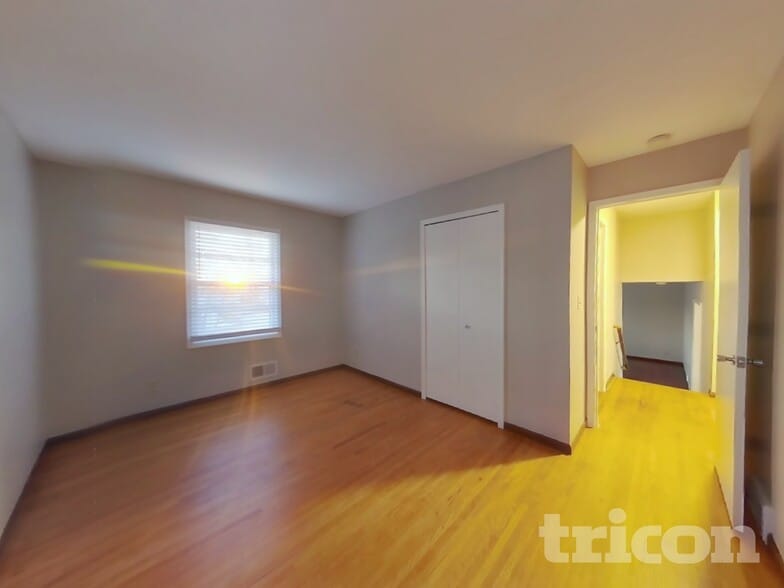 Building Photo - 3733 Hillsboro Ave N