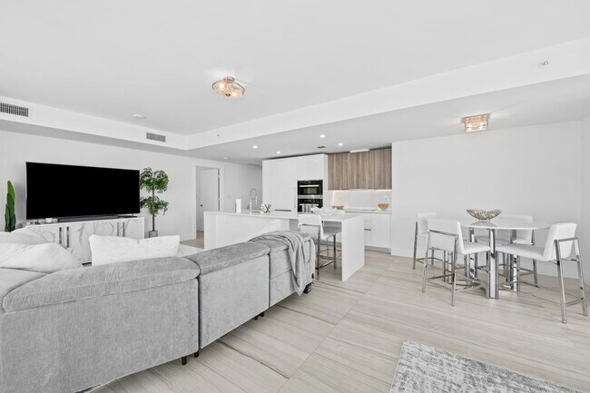 Building Photo - 730 N Ocean Blvd