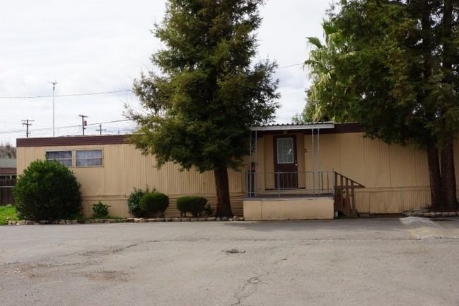 Building Photo - Skylark Mobilehome Park