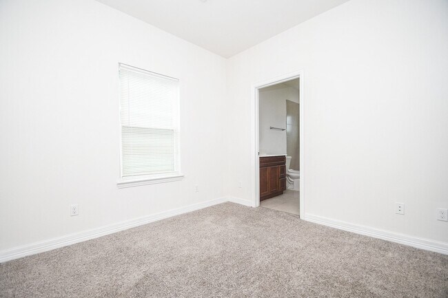 Building Photo - 2407 Ferguson Way