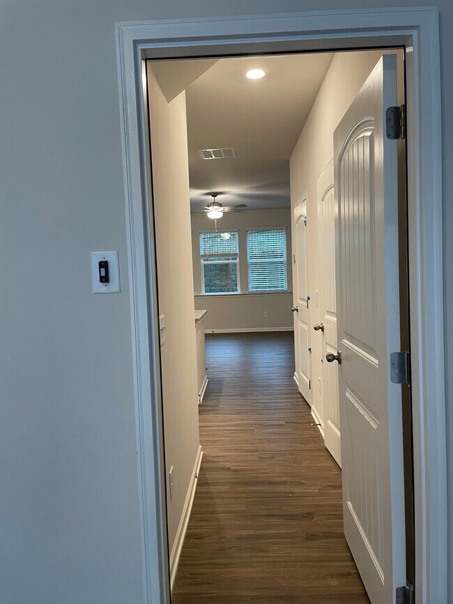 Building Photo - 308 Whitetail Cir