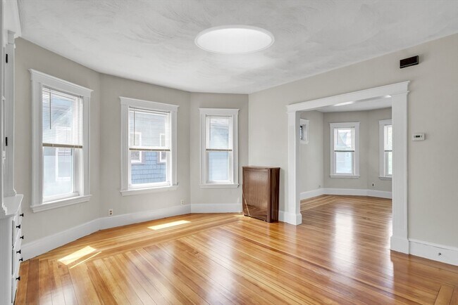Building Photo - 228 Harvard St