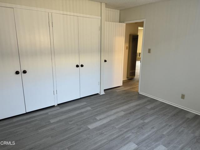 Building Photo - 48 S Oak Ave