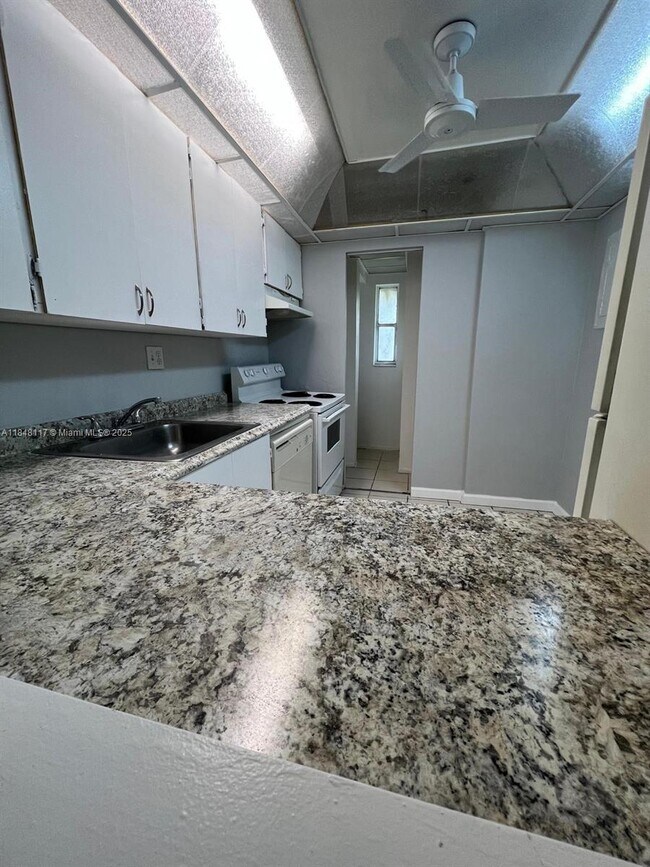 Building Photo - 7925 S Colony Cir