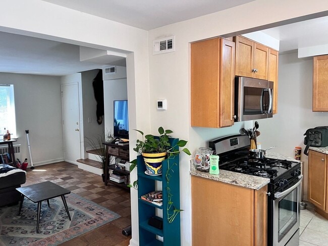 Building Photo - 2617 Madison Rd