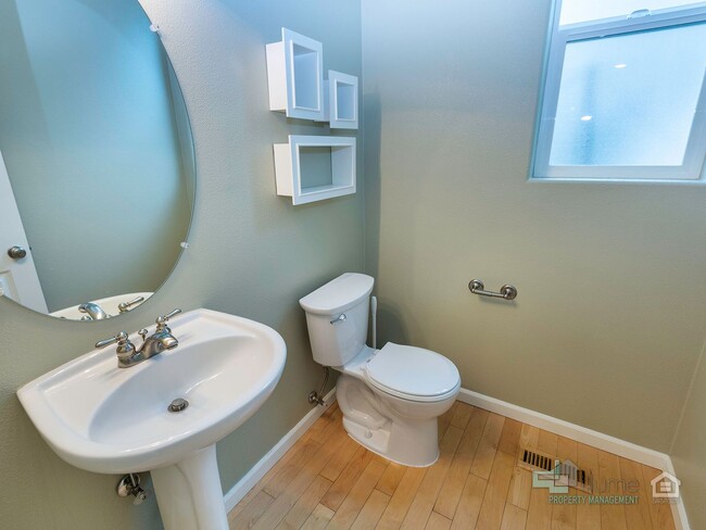 Building Photo - Beautiful 3 Bed/3 Bath Home!