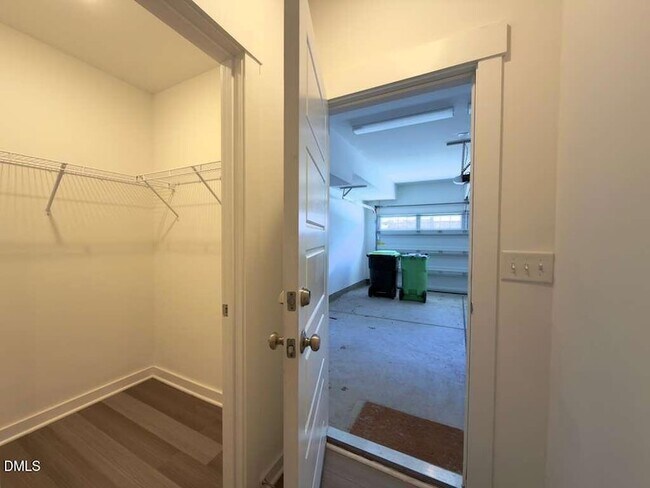 Building Photo - 1802 Stroup St