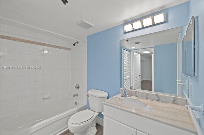 Building Photo - 1200 Brickell Bay Dr