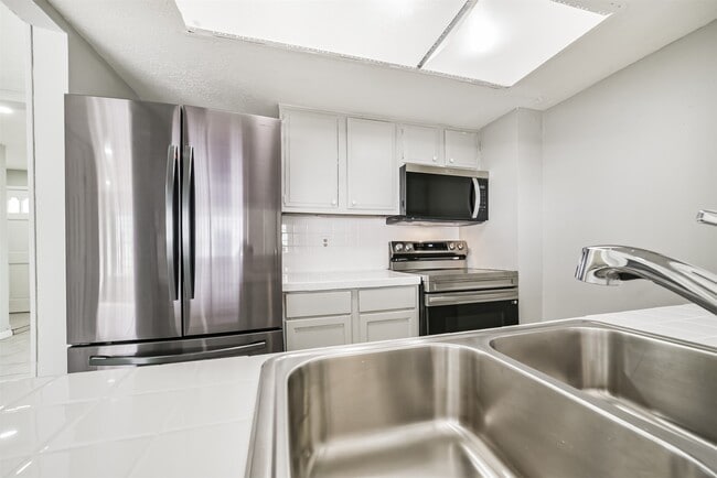 Building Photo - 7059 Chasewood Dr