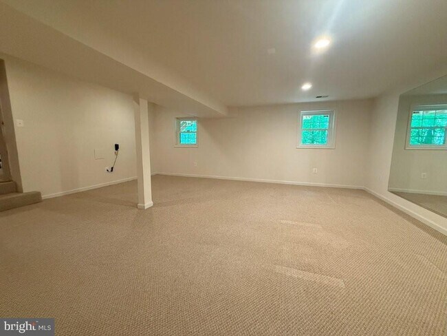 Building Photo - 7801 Cliffside Ct