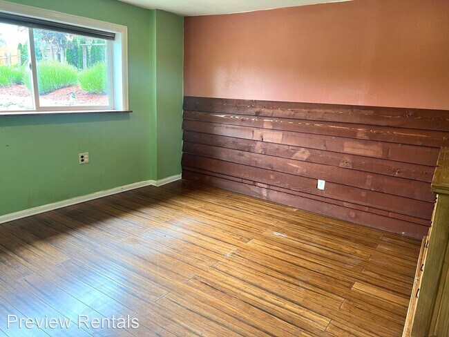 Building Photo - 2 br, 1 bath House - 23871 N. Westview Rd