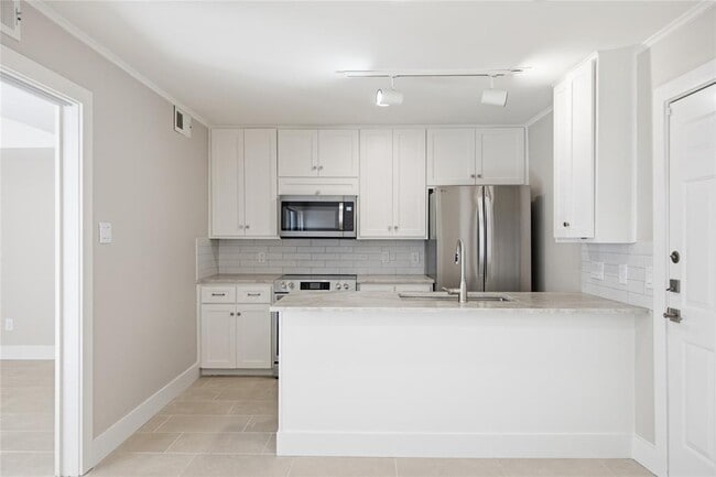 Building Photo - 1801 Polo Rd