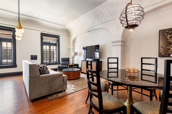 Building Photo - 1011 Canal St