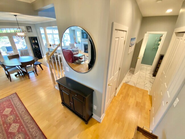Building Photo - 3 Bedroom Home South Burlington Available ...