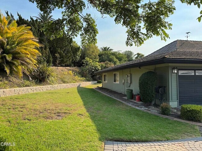 Building Photo - 620 Trueno Ave