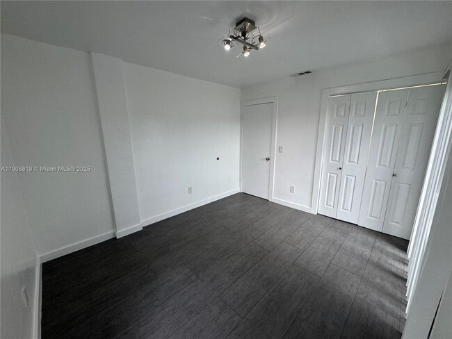 Building Photo - 3011 SW 1st Ave