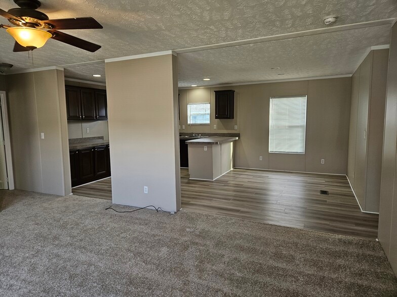 Building Photo - 60 Lynnwood Cir