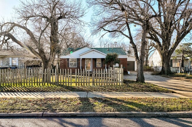 Building Photo - Move in Special !! $250 Off your First Full Month Rent! Beautiful Large 4BD/2BTH Home Near Tinker...