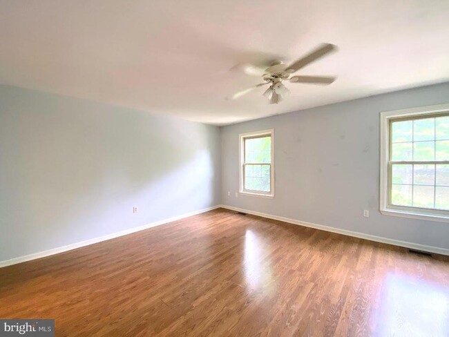 Building Photo - 618 Shropshire Dr