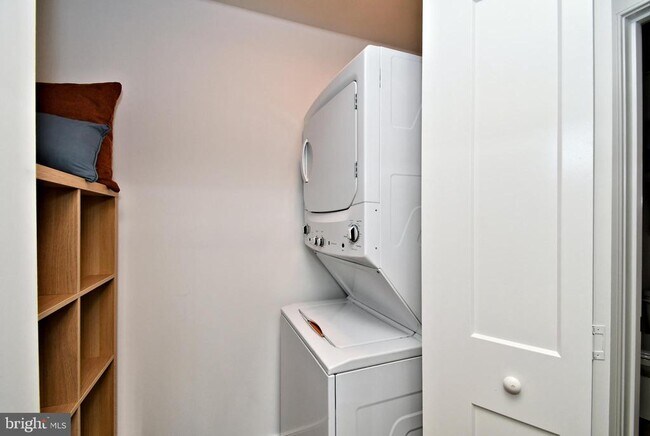 Building Photo - 200 Souders Wy